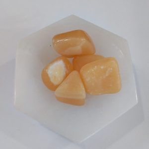 Pierre roulée calcite jaune