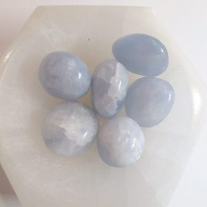 Pierre roulée calcite bleue