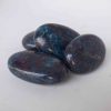 Galet cyanite rubis