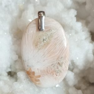 Pendentif scolecite