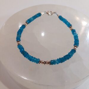 Bracelet apatite bleue sur câble
