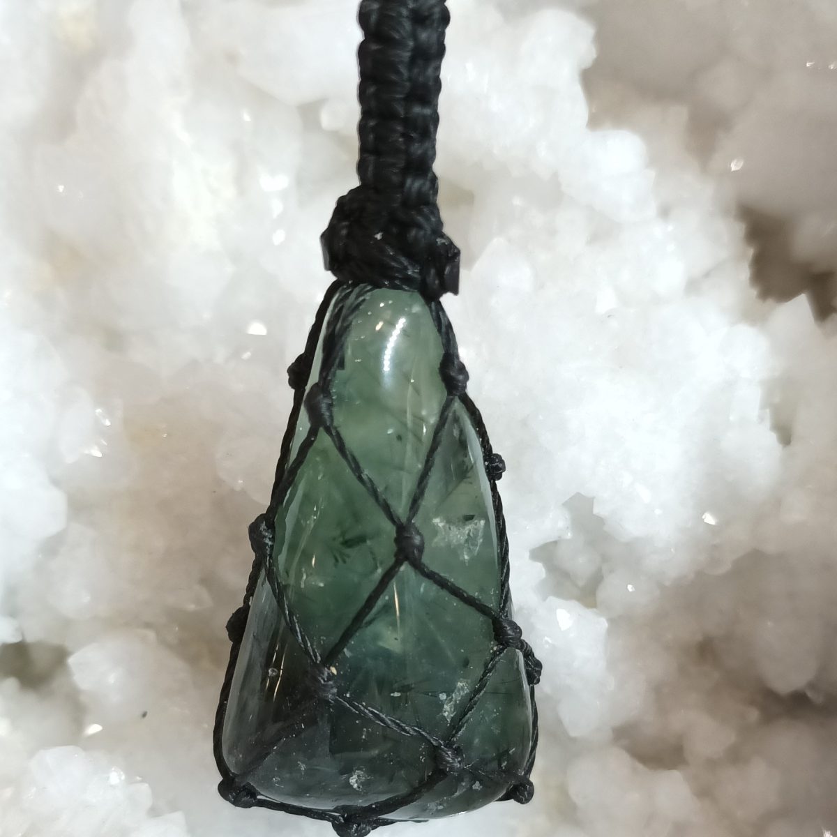 Pendentif prehnite