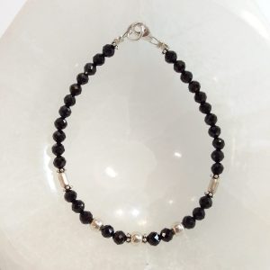 Bracelet spinelle sur câble