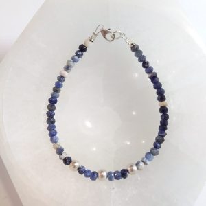 Bracelet sodalite sur câble