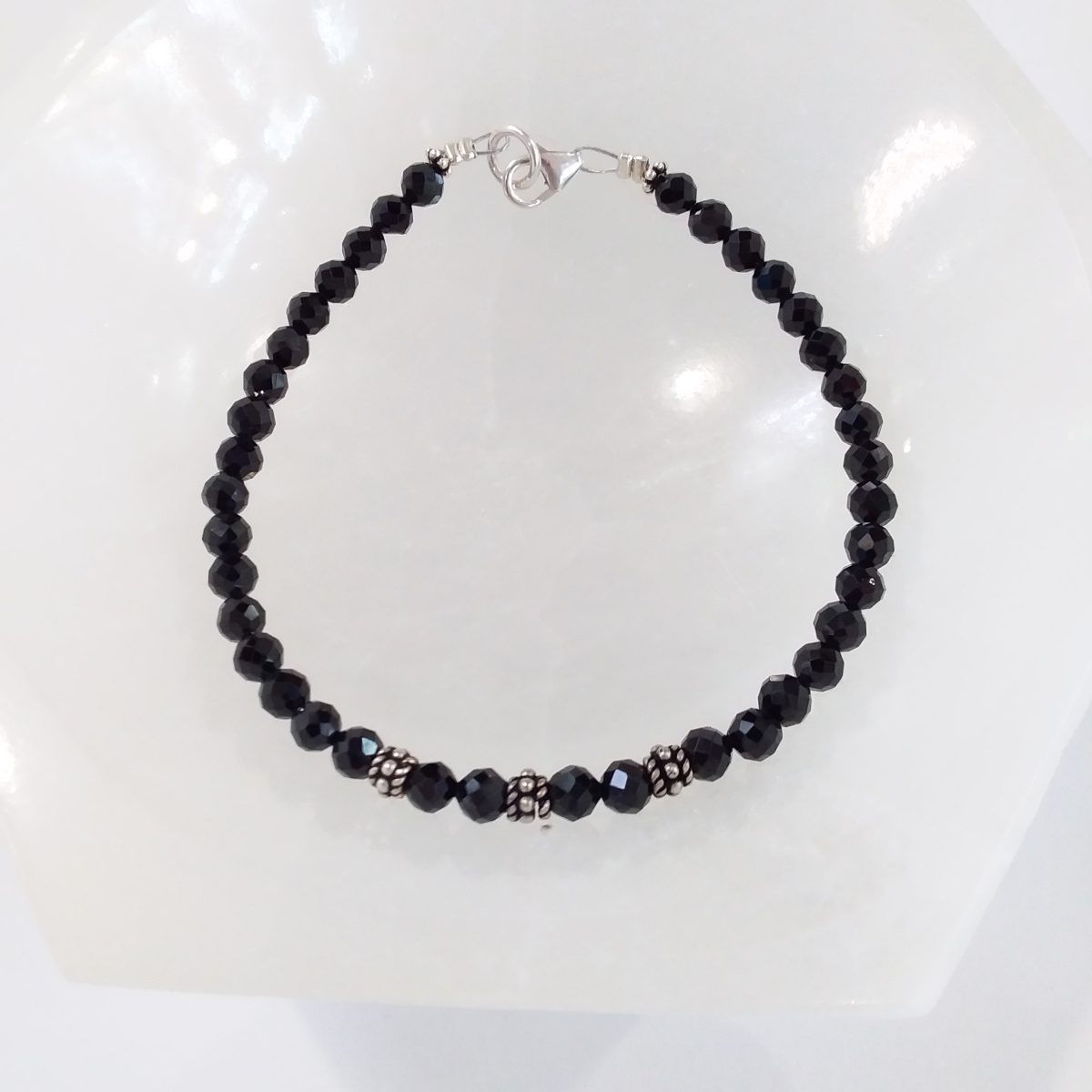 bracelet spinelle sur câble