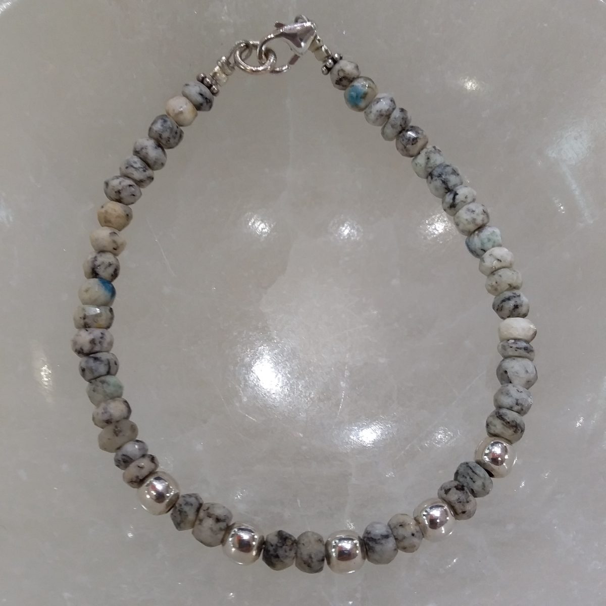 bracelet jaspe k2 sur câble