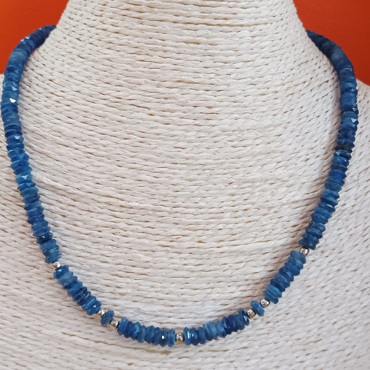 Collier cyanite