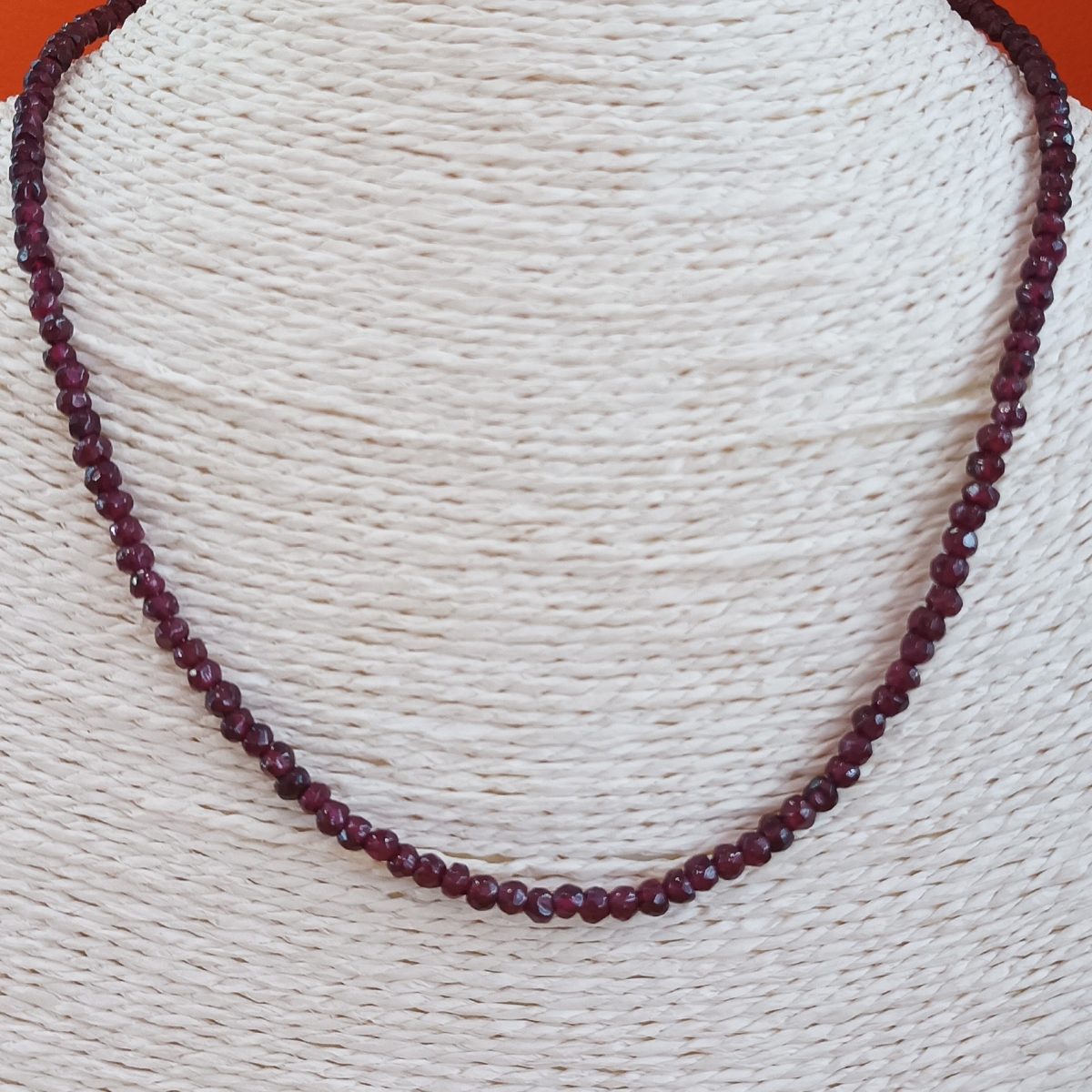 Collier grenat