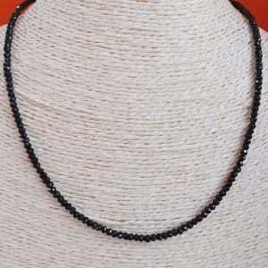 Collier-pierres spinelle noir
