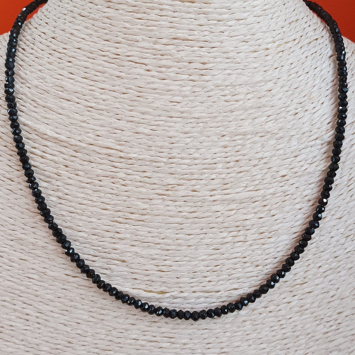 Collier spinelle noir
