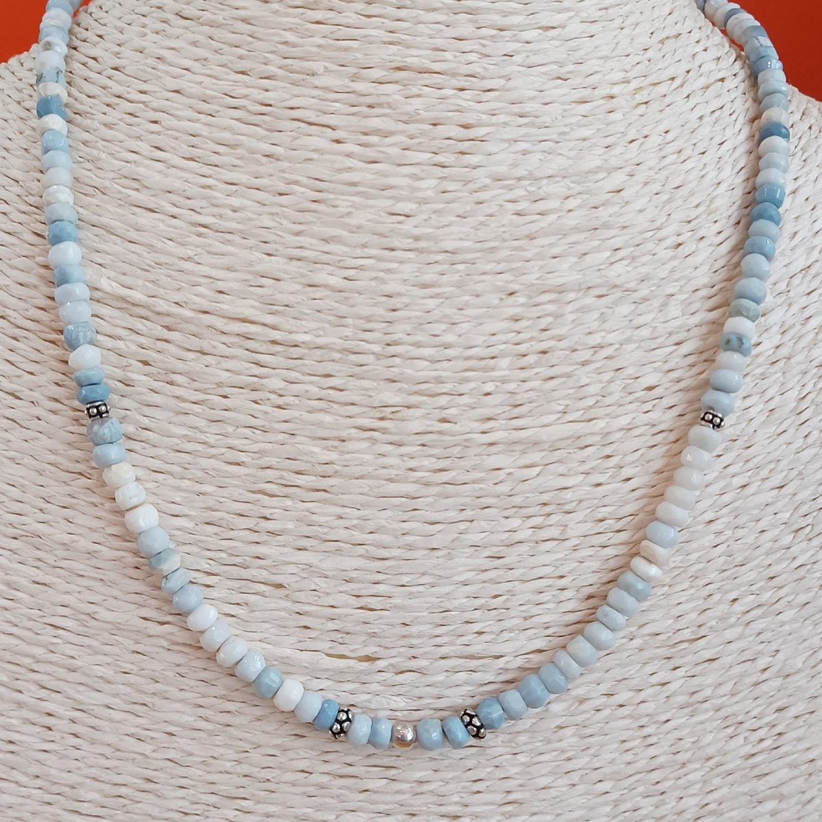 Collier opale bleue