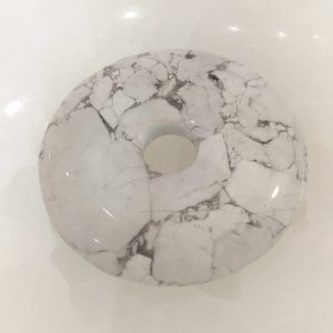 Donut howlite