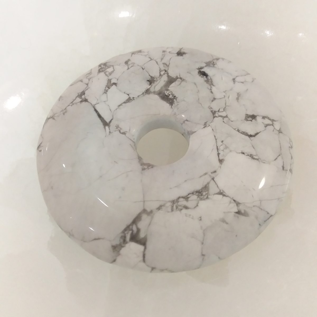 donut howlite