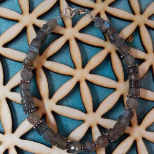 Bracelet labradorite sur câble