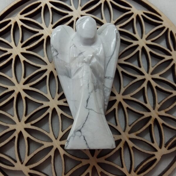 ange howlite