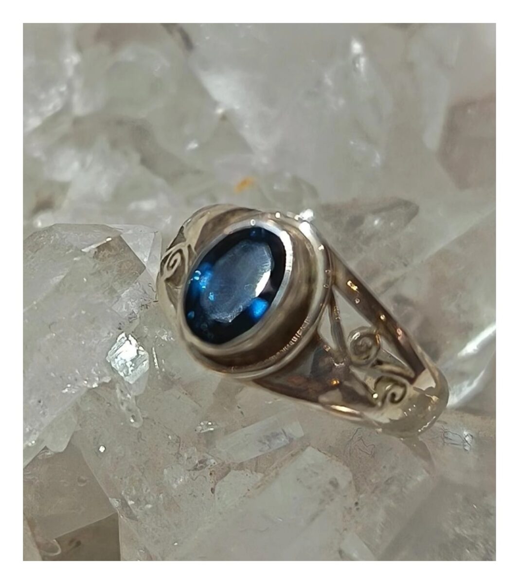 bague spinelle bleue